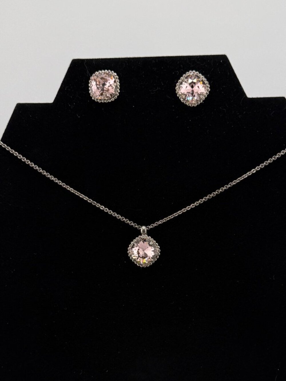 NWT SORRELLI NECKLACE AND EARRING SET SAND DUNE